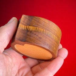 Saltkar i teak- og fyrretr