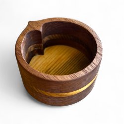 Saltkar i teak- og fyrretr